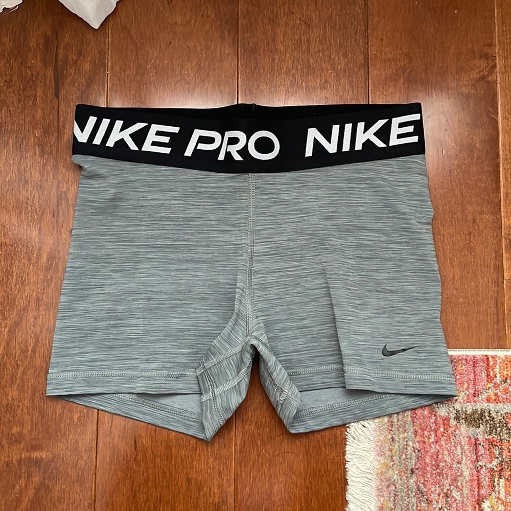 Nike Pro gray athletic shorts size medium